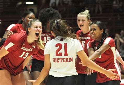 nebraska volleyball team leaked|Wisconsin volleyball extends win streak amid photo。